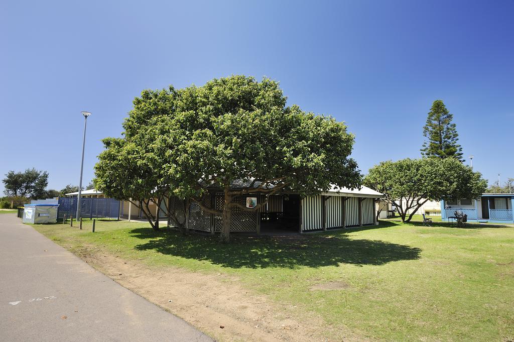 Hotel Nrma Stockton Beach Holiday Park Exterior foto