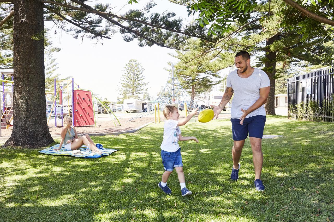 Hotel Nrma Stockton Beach Holiday Park Exterior foto